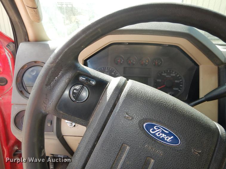 image for item DF1760 2008 Ford F550 Super Duty XL service truck with crane