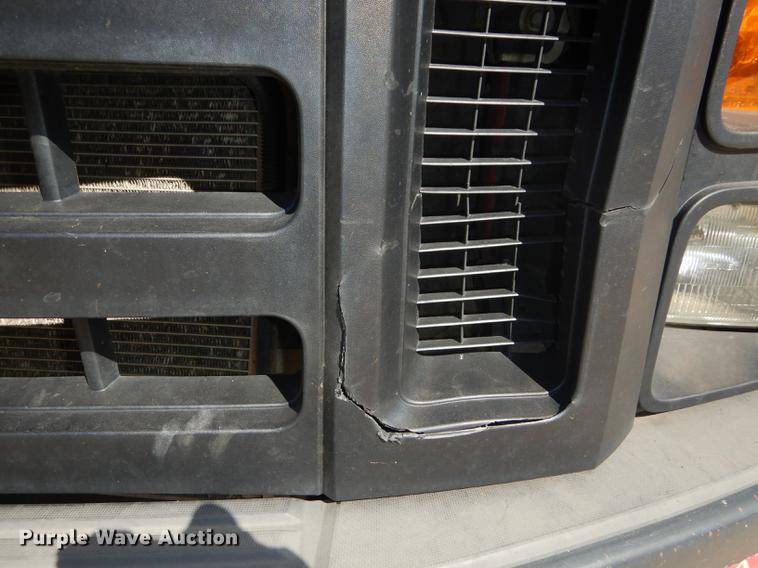 image for item DF1760 2008 Ford F550 Super Duty XL service truck with crane