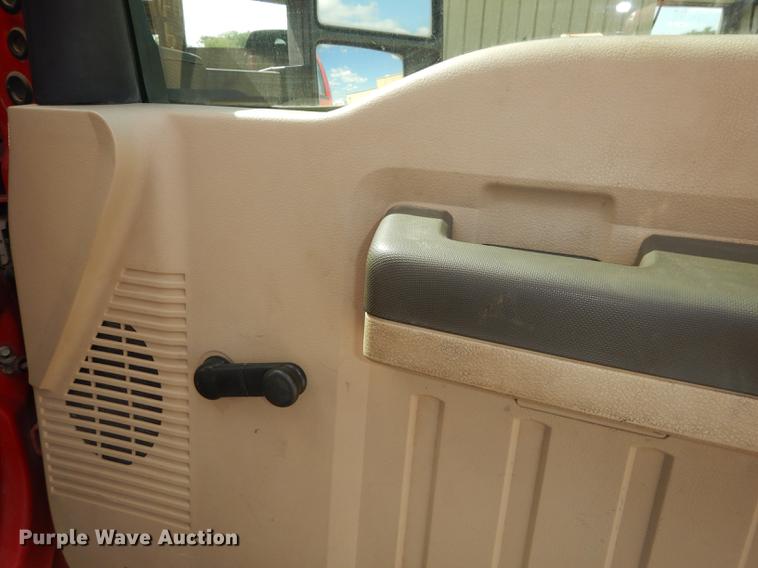 image for item DF1760 2008 Ford F550 Super Duty XL service truck with crane