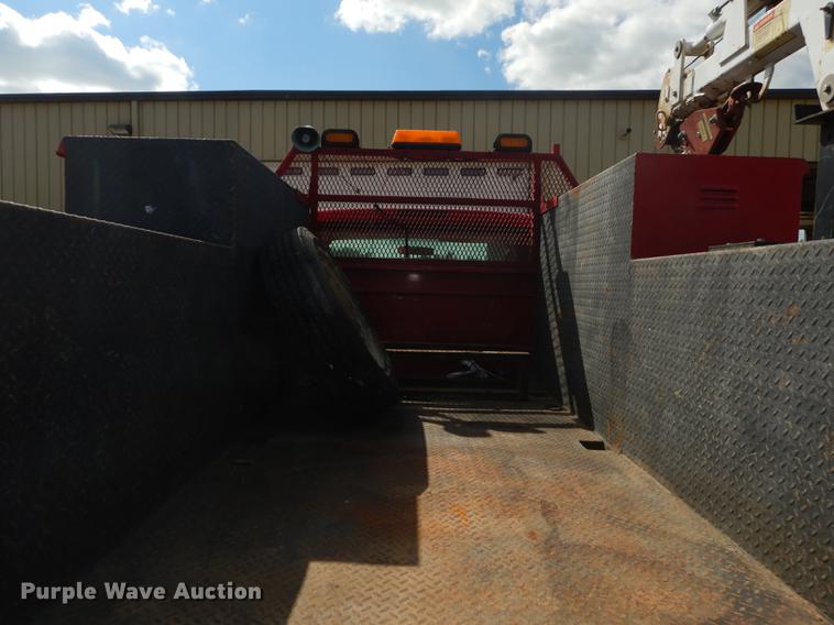 image for item DF1760 2008 Ford F550 Super Duty XL service truck with crane