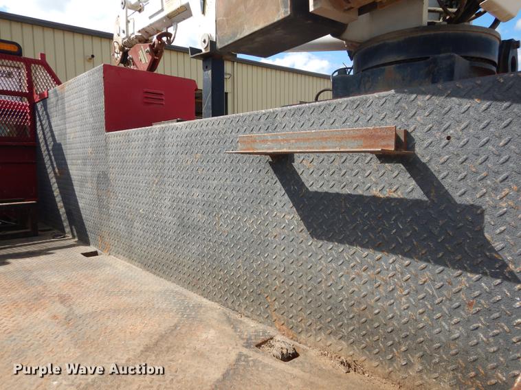 image for item DF1760 2008 Ford F550 Super Duty XL service truck with crane