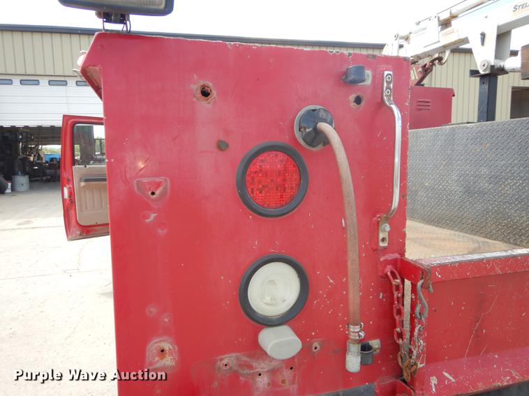 image for item DF1760 2008 Ford F550 Super Duty XL service truck with crane