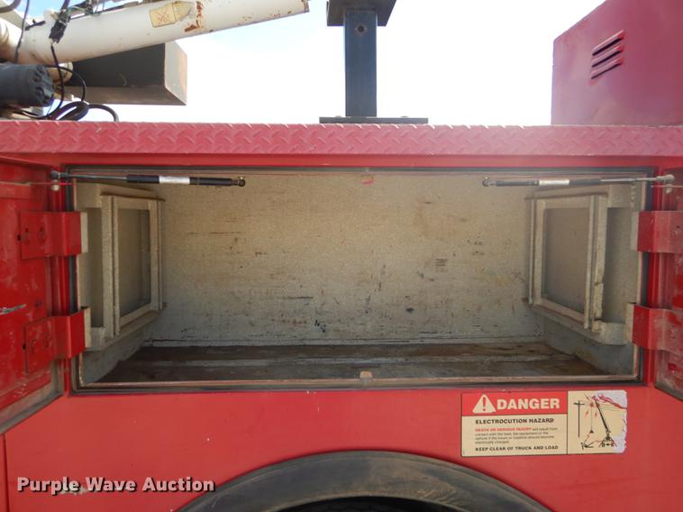 image for item DF1760 2008 Ford F550 Super Duty XL service truck with crane