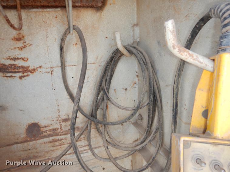 image for item DF1760 2008 Ford F550 Super Duty XL service truck with crane