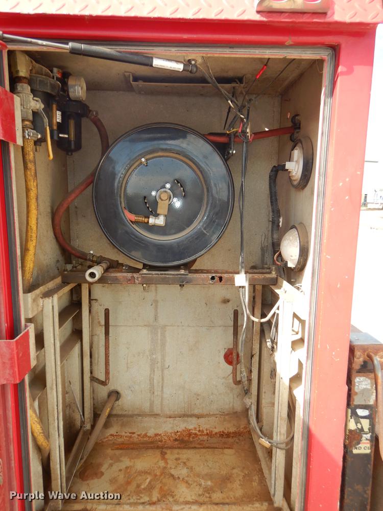 image for item DF1760 2008 Ford F550 Super Duty XL service truck with crane