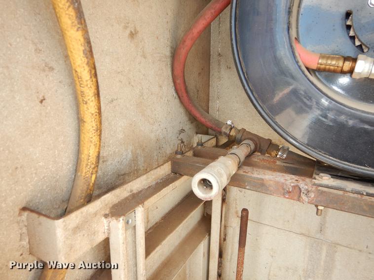 image for item DF1760 2008 Ford F550 Super Duty XL service truck with crane