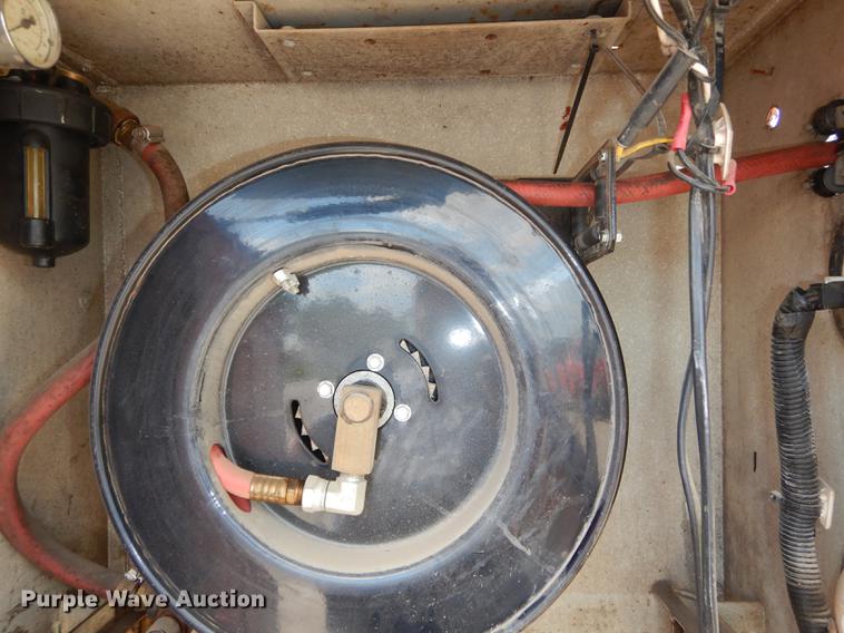 image for item DF1760 2008 Ford F550 Super Duty XL service truck with crane