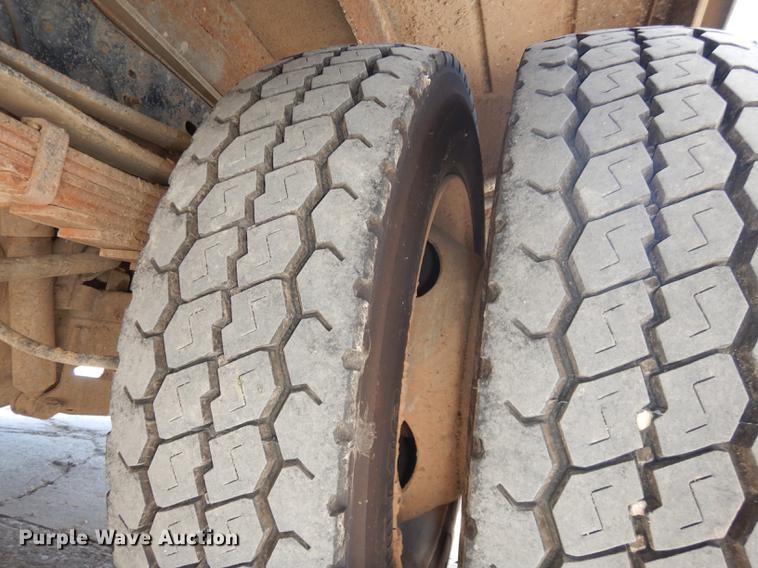 image for item DF1760 2008 Ford F550 Super Duty XL service truck with crane