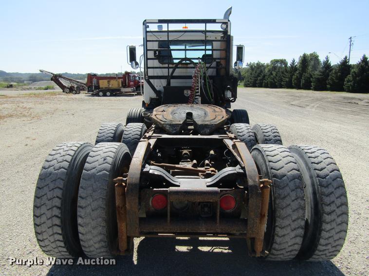 image for item DF3859 1997 Mack CH600 semi truck