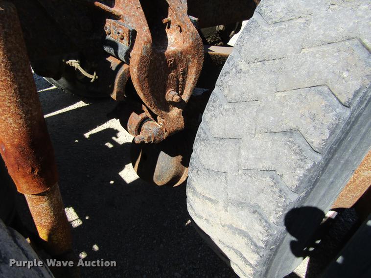 image for item DF3859 1997 Mack CH600 semi truck