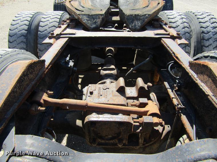 image for item DF3859 1997 Mack CH600 semi truck