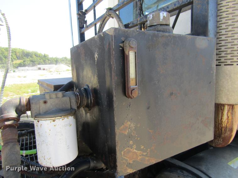 image for item DF3859 1997 Mack CH600 semi truck