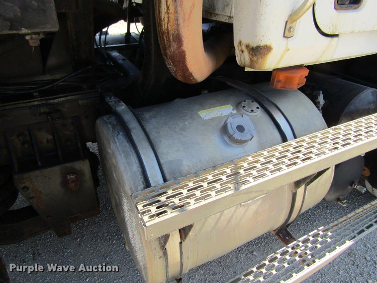 image for item DF3859 1997 Mack CH600 semi truck