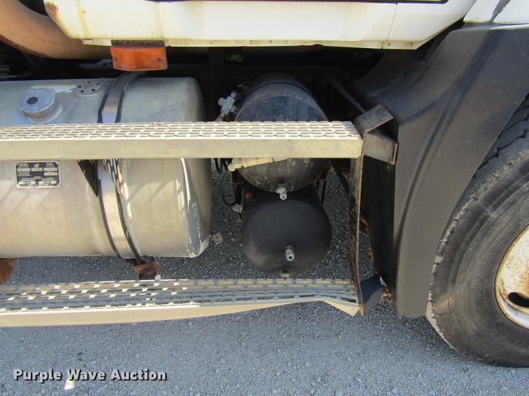 image for item DF3859 1997 Mack CH600 semi truck