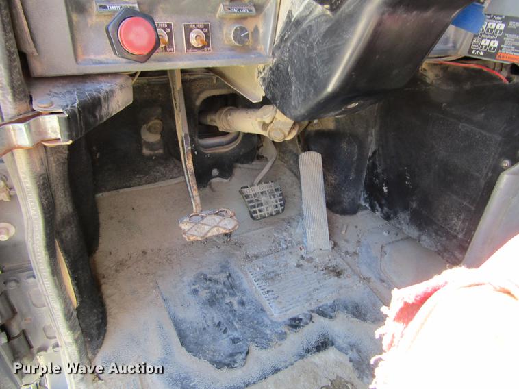 image for item DF3859 1997 Mack CH600 semi truck