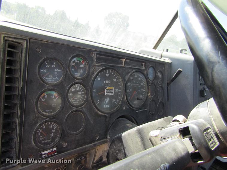 image for item DF3859 1997 Mack CH600 semi truck