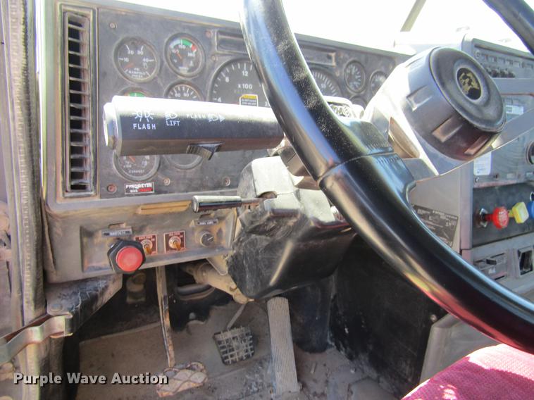 image for item DF3859 1997 Mack CH600 semi truck