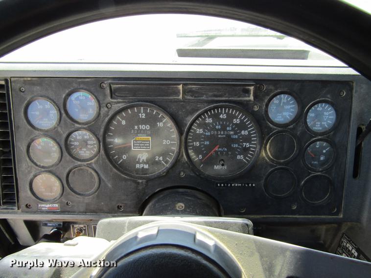 image for item DF3859 1997 Mack CH600 semi truck