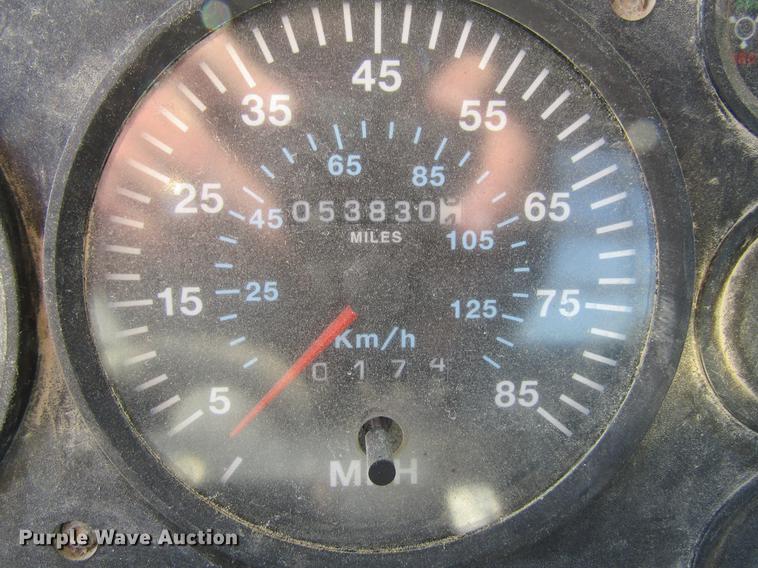 image for item DF3859 1997 Mack CH600 semi truck