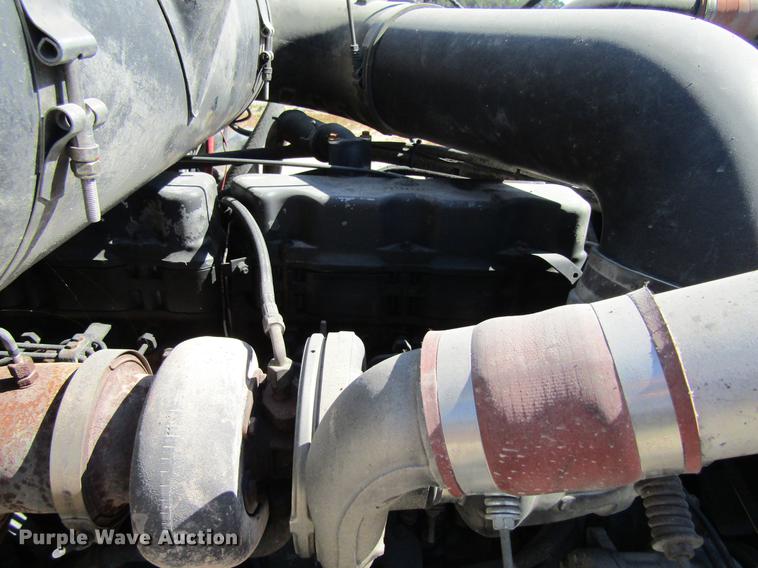 image for item DF3859 1997 Mack CH600 semi truck