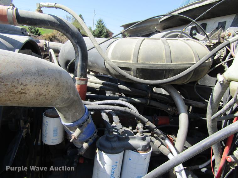 image for item DF3859 1997 Mack CH600 semi truck