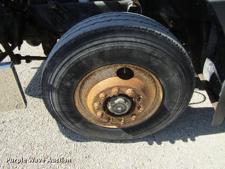 image for item DF3859 1997 Mack CH600 semi truck