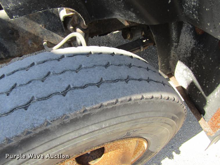 image for item DF3859 1997 Mack CH600 semi truck