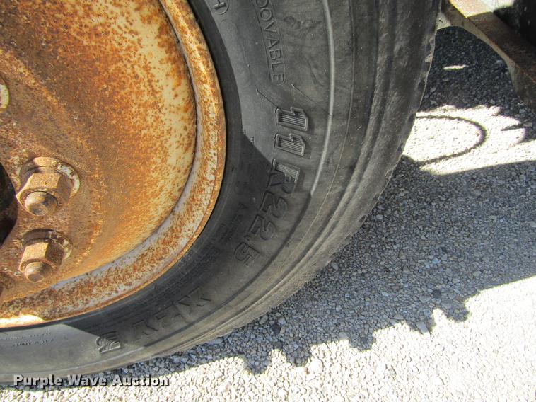 image for item DF3859 1997 Mack CH600 semi truck