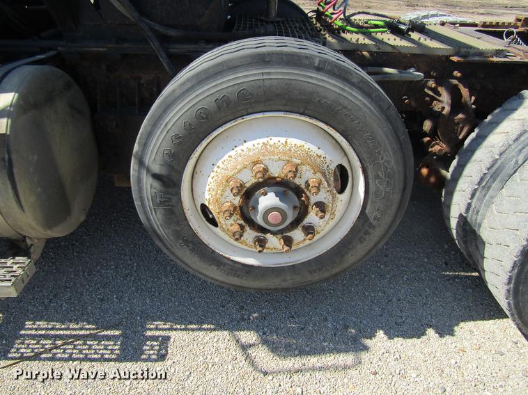 image for item DF3859 1997 Mack CH600 semi truck