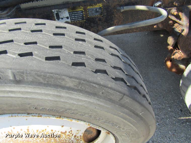 image for item DF3859 1997 Mack CH600 semi truck