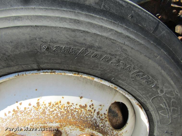 image for item DF3859 1997 Mack CH600 semi truck