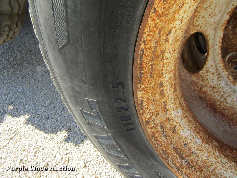 image for item DF3859 1997 Mack CH600 semi truck