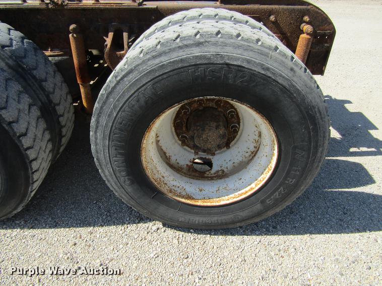 image for item DF3859 1997 Mack CH600 semi truck