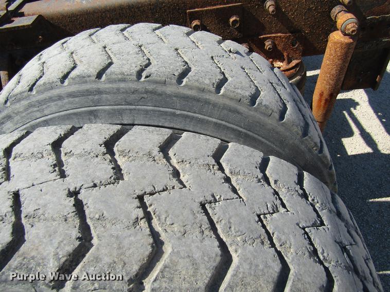 image for item DF3859 1997 Mack CH600 semi truck