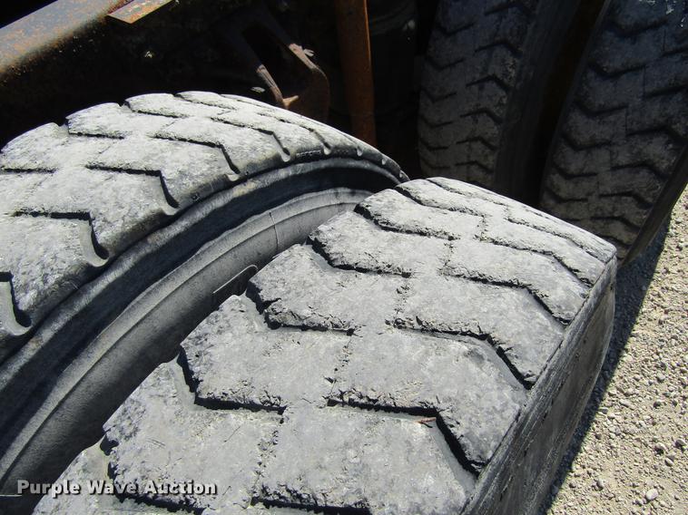 image for item DF3859 1997 Mack CH600 semi truck