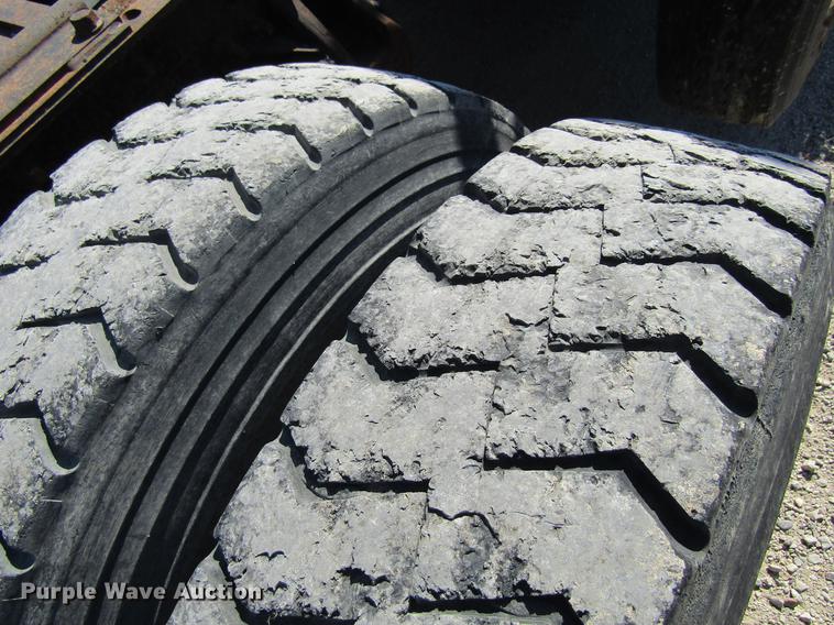 image for item DF3859 1997 Mack CH600 semi truck