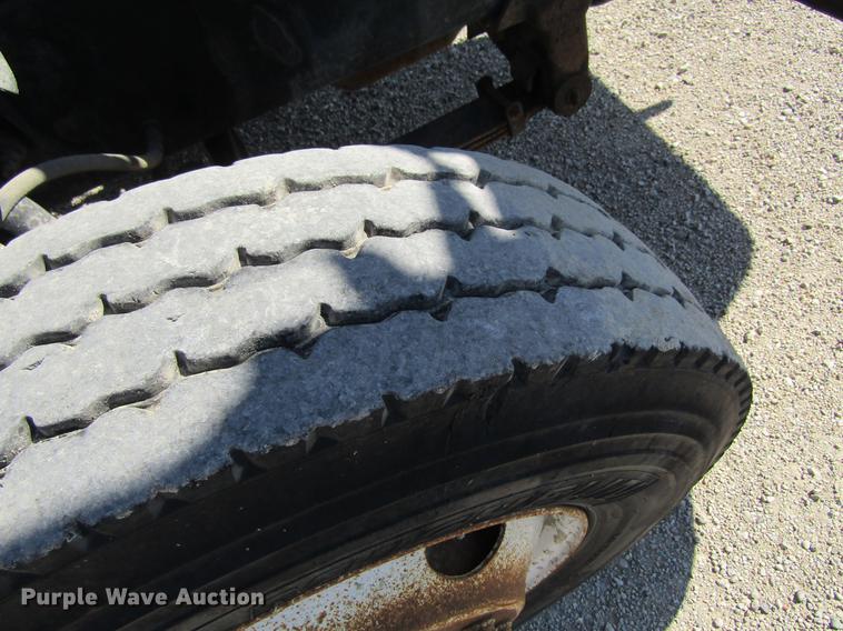 image for item DF3859 1997 Mack CH600 semi truck