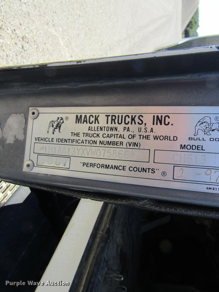 image for item DF3859 1997 Mack CH600 semi truck