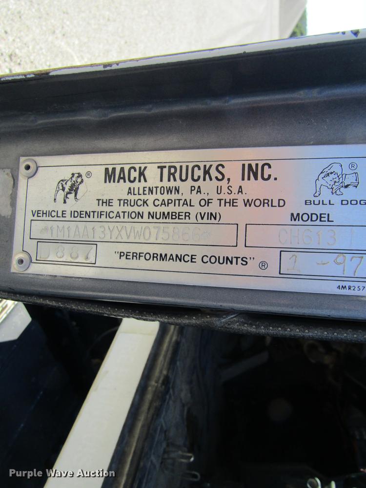 image for item DF3859 1997 Mack CH600 semi truck