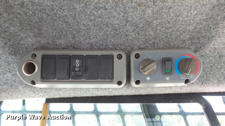 image for item DM9870 2007 Bobcat T190 skid steer