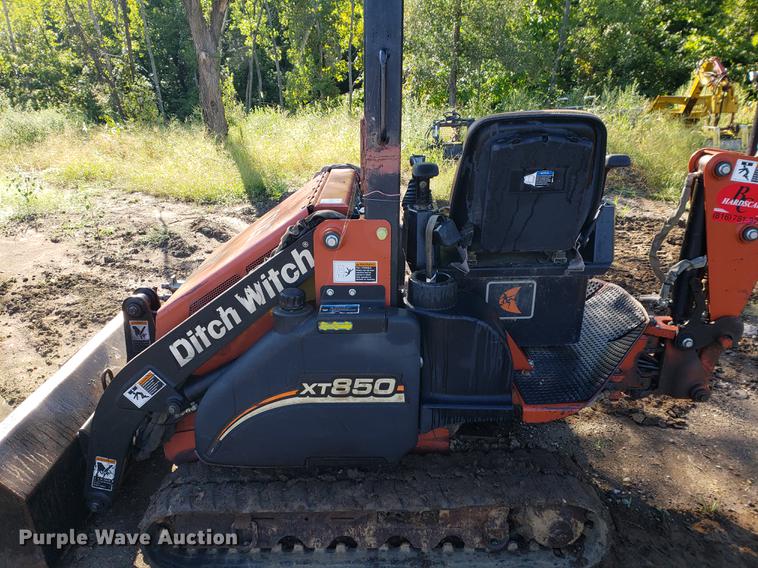 image for item EF9834 Ditch Witch XT850 mini skid steer/mini excavator/tool carrier