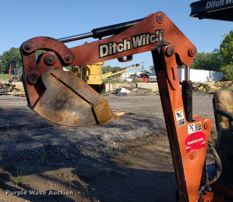 image for item EF9834 Ditch Witch XT850 mini skid steer/mini excavator/tool carrier