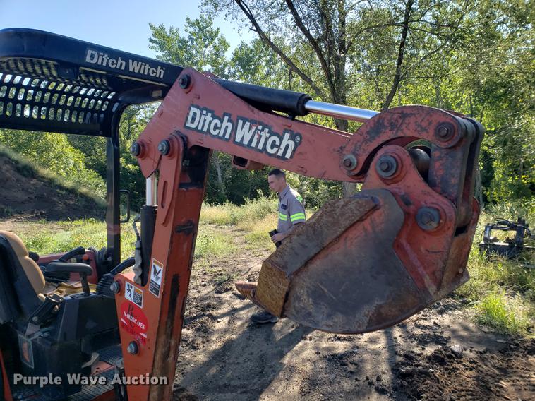 image for item EF9834 Ditch Witch XT850 mini skid steer/mini excavator/tool carrier