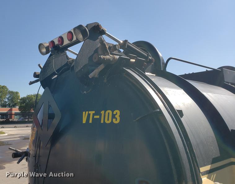 image for item EF9836 Presvac Systems vacuum truck tank