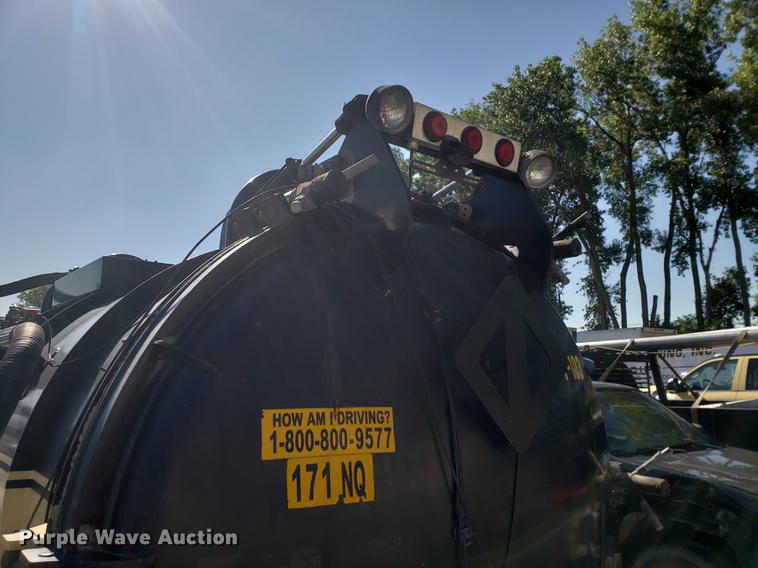 image for item EF9836 Presvac Systems vacuum truck tank