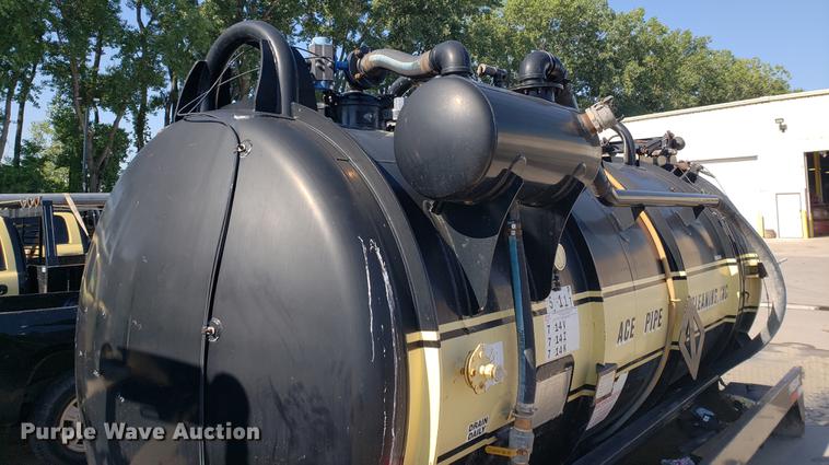 image for item EF9836 Presvac Systems vacuum truck tank