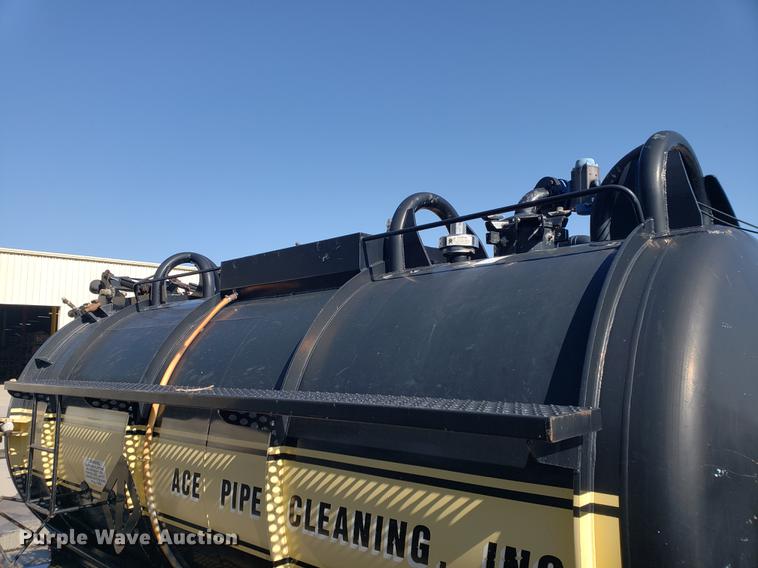 image for item EF9836 Presvac Systems vacuum truck tank