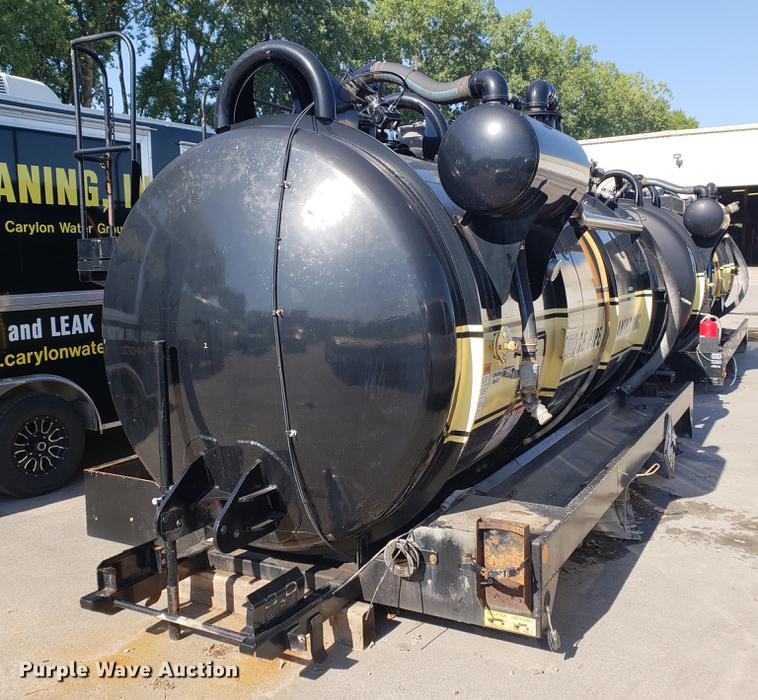 image for item EF9837 Presvac Systems vacuum truck tank