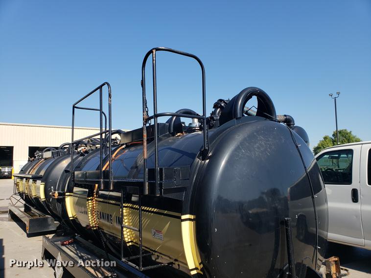 image for item EF9837 Presvac Systems vacuum truck tank