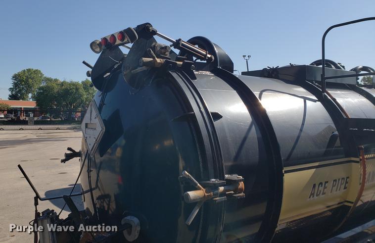 image for item EF9837 Presvac Systems vacuum truck tank